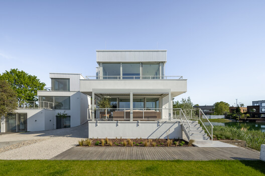 Cabins at the Tip, Sunny Lakes, Senec / ER Atelier Cabins at the Tip, Sunny Lakes, Senec / ER Atelier - Exterior Photography, Balcony