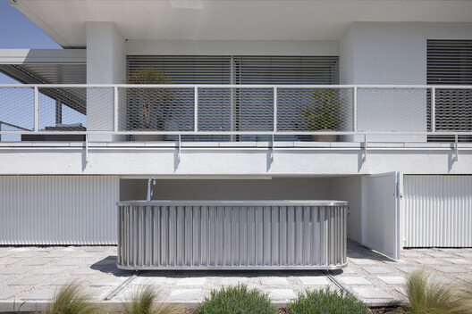 Cabins at the Tip, Sunny Lakes, Senec / ER Atelier Cabins at the Tip, Sunny Lakes, Senec / ER Atelier - Interior Photography, Balcony, Handrail