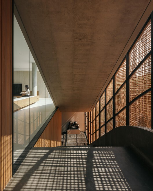 Split Mass Residence / K-Thengono Design Studio Split Mass Residence / K-Thengono Design Studio - Image 11 of 32