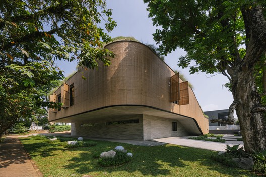 Split Mass Residence / K-Thengono Design Studio Split Mass Residence / K-Thengono Design Studio - Exterior Photography