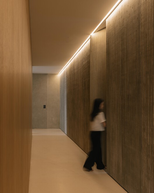 Split Mass Residence / K-Thengono Design Studio Split Mass Residence / K-Thengono Design Studio - Interior Photography, Wood