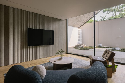Split Mass Residence / K-Thengono Design Studio Split Mass Residence / K-Thengono Design Studio - Interior Photography, Concrete