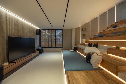 Split Mass Residence / K-Thengono Design Studio Split Mass Residence / K-Thengono Design Studio - Interior Photography, Wood, Lighting, Sofa