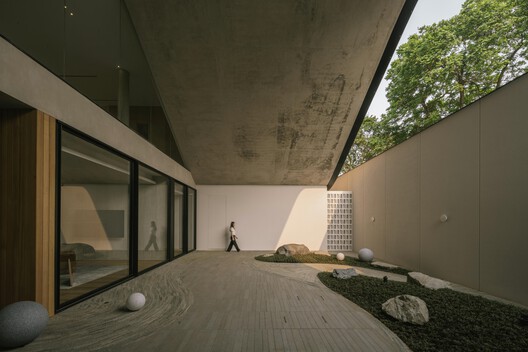Split Mass Residence / K-Thengono Design Studio Split Mass Residence / K-Thengono Design Studio - Interior Photography, Concrete