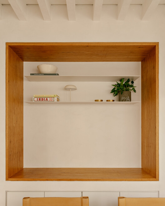 Sergipe Apartment / Terra Arquitetura Sergipe Apartment / Terra Arquitetura - Interior Photography, Wood, Shelving