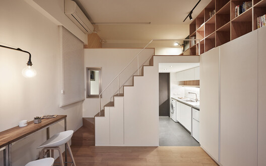 The Kitchen Edge: Service, Storage, and Domestic Boundaries in Compact Interiors The Kitchen Edge: Service, Storage, and Domestic Boundaries in Compact Interiors - Image 18 of 20