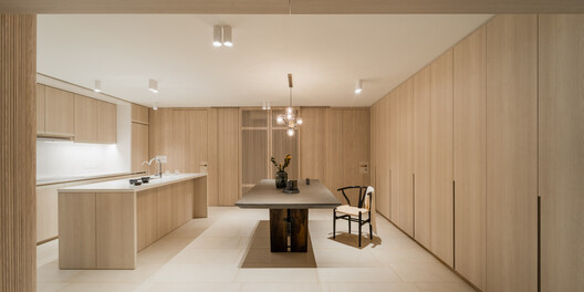 The Kitchen Edge: Service, Storage, and Domestic Boundaries in Compact Interiors The Kitchen Edge: Service, Storage, and Domestic Boundaries in Compact Interiors - Image 20 of 20