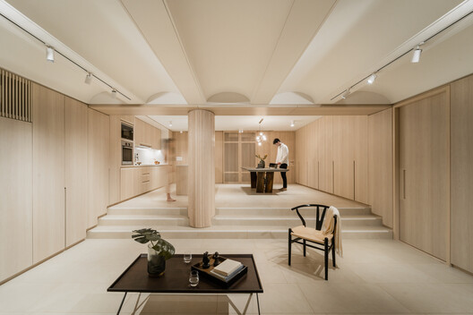The Kitchen Edge: Service, Storage, and Domestic Boundaries in Compact Interiors The Kitchen Edge: Service, Storage, and Domestic Boundaries in Compact Interiors - Image 19 of 20
