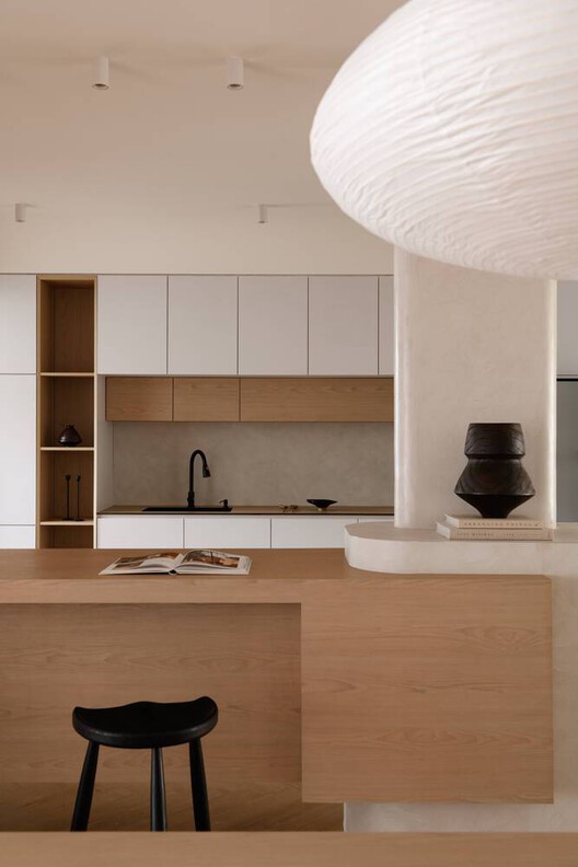 The Kitchen Edge: Service, Storage, and Domestic Boundaries in Compact Interiors The Kitchen Edge: Service, Storage, and Domestic Boundaries in Compact Interiors - Image 16 of 20