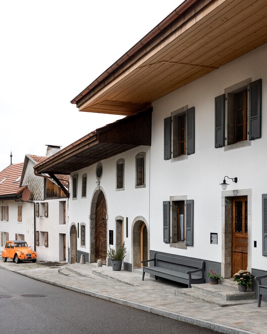 Transformation of a farmhouse in Grandvillard / Bard Yersin Architectes Transformation of a farmhouse in Grandvillard / Bard Yersin Architectes - Exterior Photography, Door