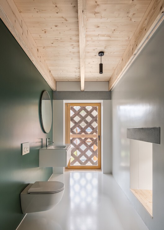 Transformation of a farmhouse in Grandvillard / Bard Yersin Architectes Transformation of a farmhouse in Grandvillard / Bard Yersin Architectes - Interior Photography, Bathroom, Wood, Lighting