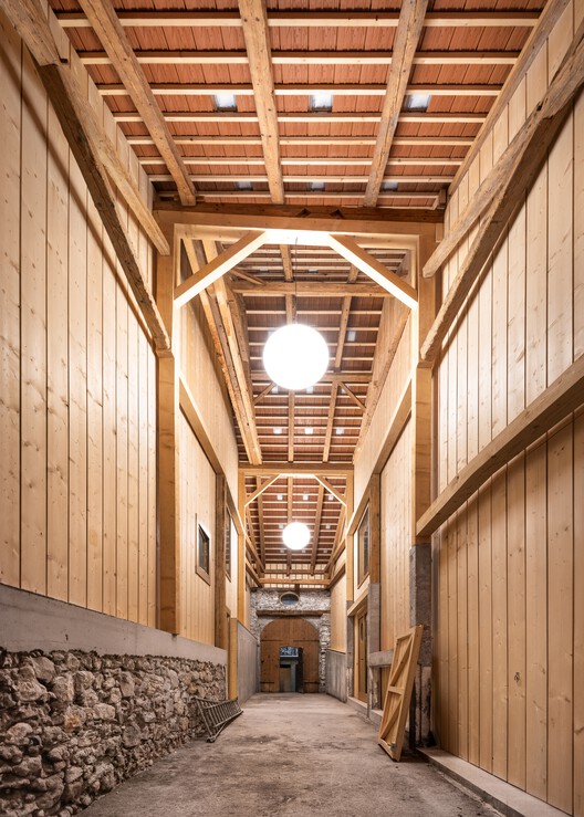 Transformation of a farmhouse in Grandvillard / Bard Yersin Architectes Transformation of a farmhouse in Grandvillard / Bard Yersin Architectes - Interior Photography, Wood, Beam