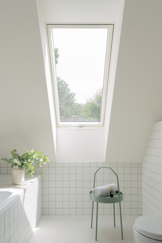 House among the trees / Studio COSMO House among the trees / Studio COSMO - Interior Photography, Bathroom