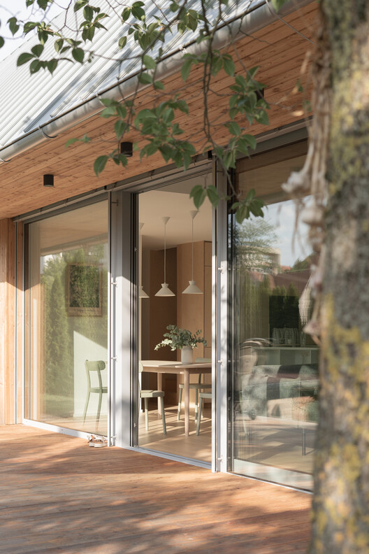 House among the trees / Studio COSMO House among the trees / Studio COSMO - Interior Photography, Wood, Door