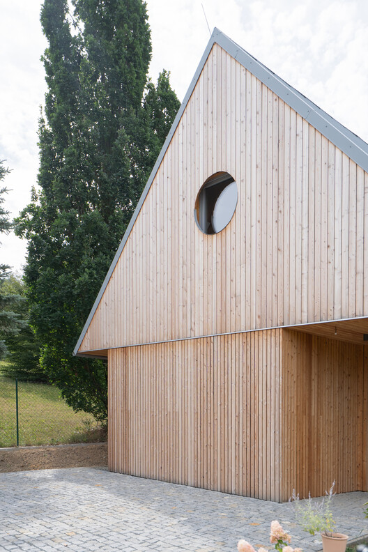 House among the trees / Studio COSMO House among the trees / Studio COSMO - Exterior Photography, Wood