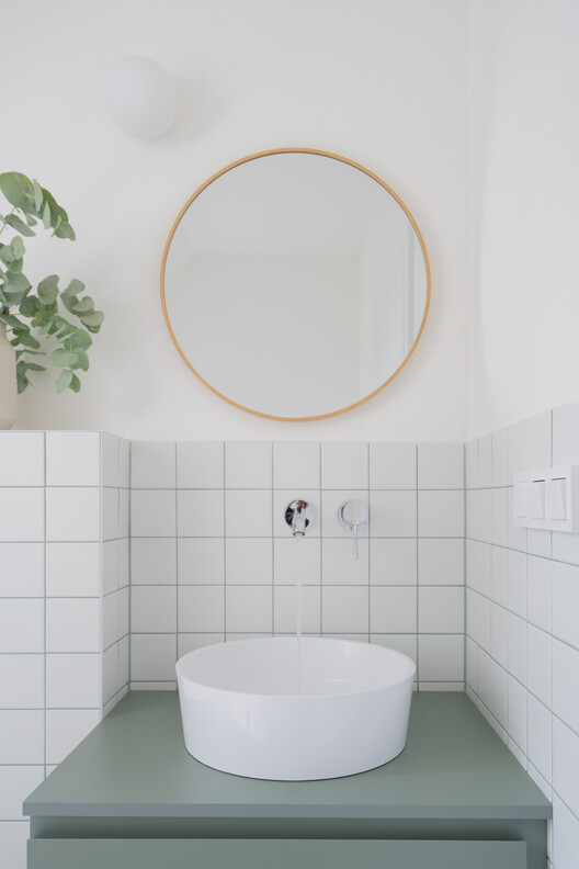 House among the trees / Studio COSMO House among the trees / Studio COSMO - Interior Photography, Bathroom, Sink