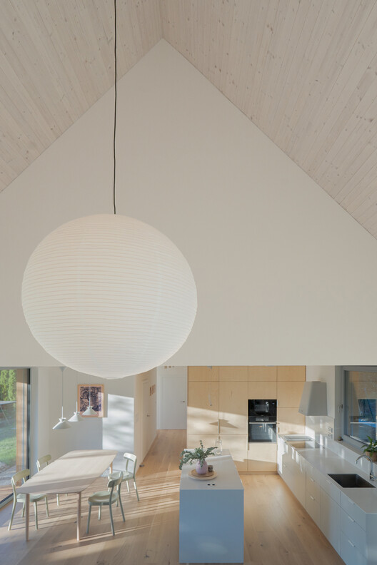 House among the trees / Studio COSMO House among the trees / Studio COSMO - Interior Photography, Kitchen, Wood