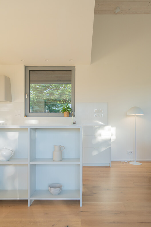 House among the trees / Studio COSMO House among the trees / Studio COSMO - Interior Photography, Wood, Lighting, Glass