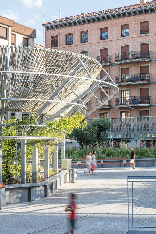 Plaza Salamero: Infrastructure, Landscape, and City / Hector Fernández Elorza - Exterior Photography