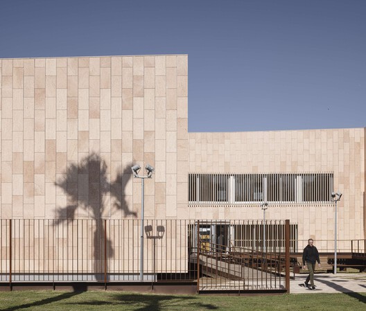 "Camposoto" Health Center / Estudio Suárez Corchete "Camposoto" Health Center / Estudio Suárez Corchete - Exterior Photography, Facade, Concrete