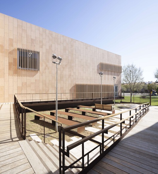 "Camposoto" Health Center / Estudio Suárez Corchete "Camposoto" Health Center / Estudio Suárez Corchete - Exterior Photography, Concrete