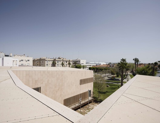 "Camposoto" Health Center / Estudio Suárez Corchete "Camposoto" Health Center / Estudio Suárez Corchete - Exterior Photography, Concrete