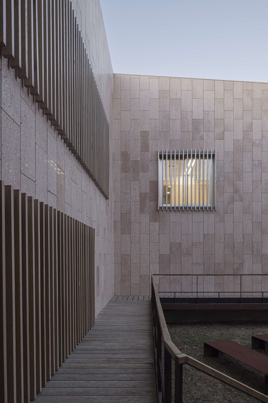 "Camposoto" Health Center / Estudio Suárez Corchete "Camposoto" Health Center / Estudio Suárez Corchete - Exterior Photography