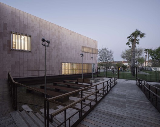 "Camposoto" Health Center / Estudio Suárez Corchete "Camposoto" Health Center / Estudio Suárez Corchete - Exterior Photography, Concrete