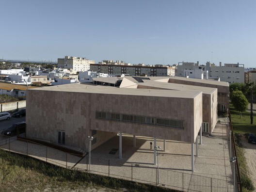 "Camposoto" Health Center / Estudio Suárez Corchete "Camposoto" Health Center / Estudio Suárez Corchete - Exterior Photography, Facade, Concrete