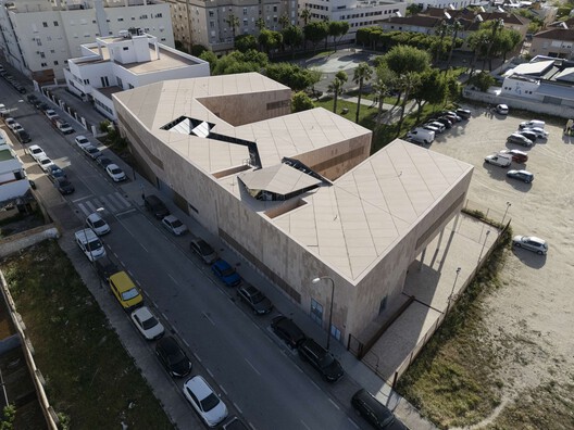 "Camposoto" Health Center / Estudio Suárez Corchete "Camposoto" Health Center / Estudio Suárez Corchete - Exterior Photography, Concrete