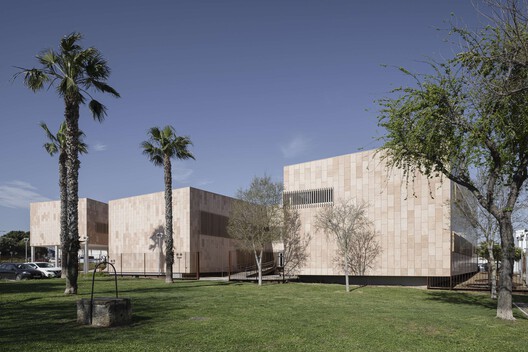 "Camposoto" Health Center / Estudio Suárez Corchete "Camposoto" Health Center / Estudio Suárez Corchete - Exterior Photography