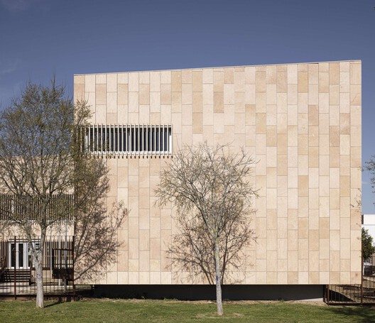 "Camposoto" Health Center / Estudio Suárez Corchete "Camposoto" Health Center / Estudio Suárez Corchete - Image 11 of 38