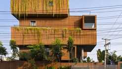 T(errakota) House / Spacefiction Studio