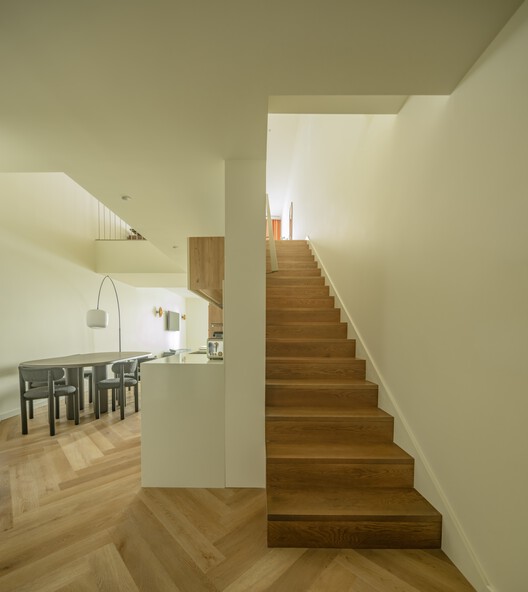 Upon Harbor / tip architects Upon Harbor / tip architects - Fotografía interior, Escaleras, Madera, Barandas