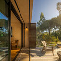 Casa Muda L13 / Pereira Miguel Arquitectos - Fotografía exterior, Casas, Terraza, Sillas