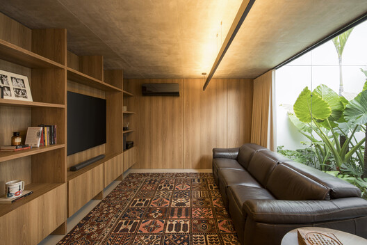 Bom Retiro House / Michel Macedo Arquitetos Bom Retiro House / Michel Macedo Arquitetos - Interior Photography, Living Room, Wood, Sofa, Shelving