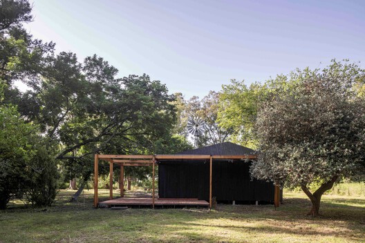 Etchegoyen House / wasingerbarletti arquitectos Etchegoyen House / wasingerbarletti arquitectos - Image 2 of 19