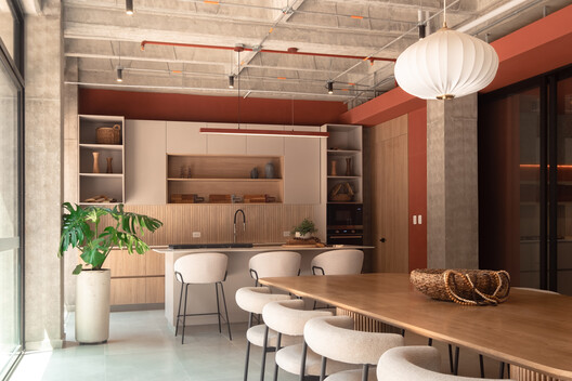 Boroló / AR-AR Martínez Arquitectura y Paisaje + María Paula González Bozzi Boroló / AR-AR Martínez Arquitectura y Paisaje + María Paula González Bozzi - Interior Photography, Kitchen, Table, Wood, Chair, Lighting