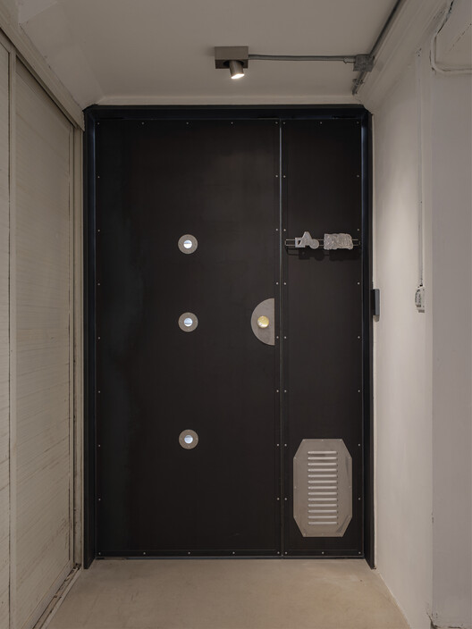 Semi-construction Site Office / ARCHWASTE Semi-construction Site Office / ARCHWASTE - Interior Photography, Door