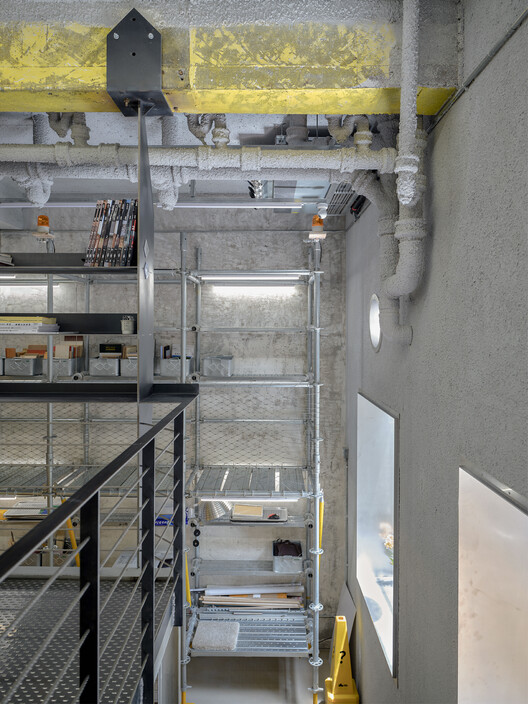 Semi-construction Site Office / ARCHWASTE Semi-construction Site Office / ARCHWASTE - Image 10 of 30
