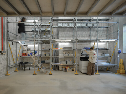 Semi-construction Site Office / ARCHWASTE Semi-construction Site Office / ARCHWASTE - Interior Photography, Steel
