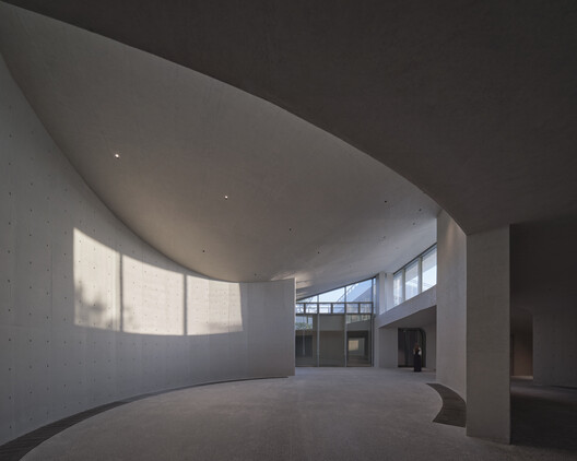 Ripples Becoming Everyday Ground / TJAD Original Design Studio Ripples Becoming Everyday Ground / TJAD Original Design Studio - Interior Photography, Concrete