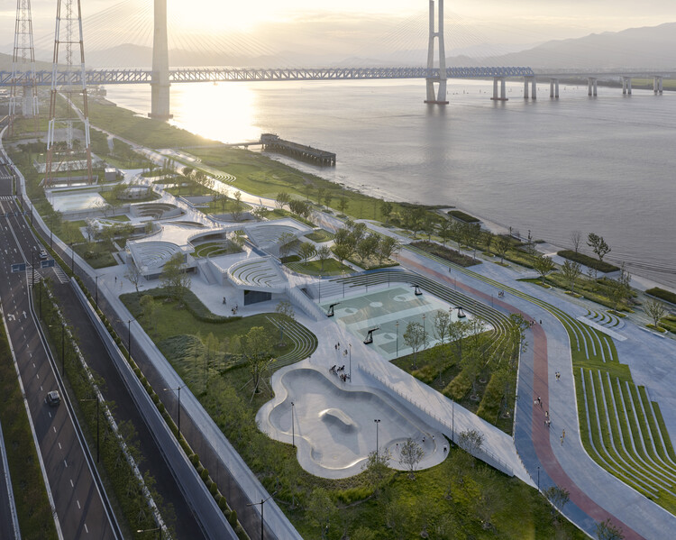 Ripples Becoming Everyday Ground / TJAD Original Design Studio