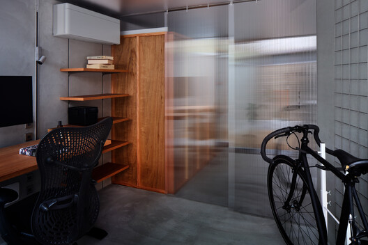 Casa en Shichiku Casa en Shichiku - Fotografía interior, Madera, Iluminación, Sillas, Vidrio