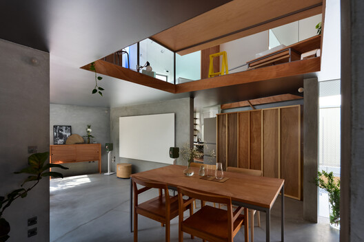 Casa en Shichiku Casa en Shichiku - Fotografía interior, Comedor, Madera, Iluminación, Mesas, Sillas