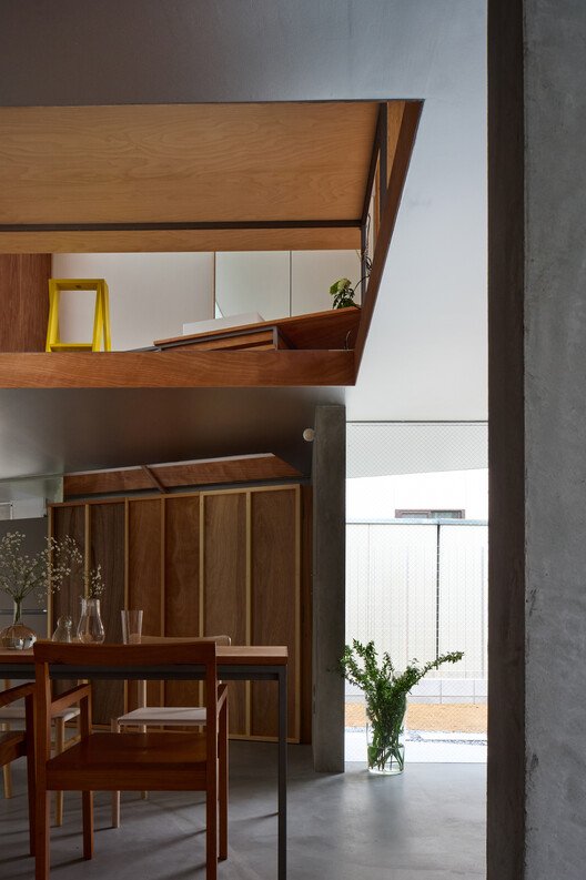 Casa en Shichiku Casa en Shichiku - Fotografía interior, Madera, Sillas, Fijación Vigas
