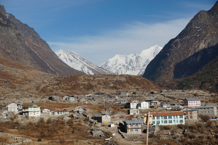 Colapso de un glaciar en el Himalaya provoca inundaciones repentinas y destrucción de infraestructura en Nepal - Imagen 4 de 7
