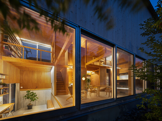 House in Hino / Shigeo Takizawa Architects House in Hino / Shigeo Takizawa Architects - Exterior Photography, Wood