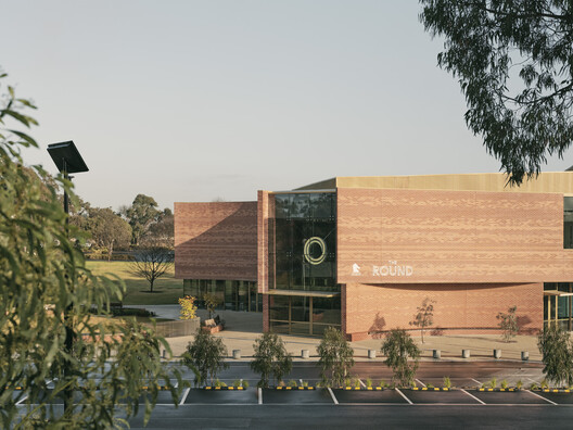 The Round Whitehorse Centre / Kerstin Thompson Architects + BKK Architects The Round Whitehorse Centre / Kerstin Thompson Architects + BKK Architects - Image 7 of 15