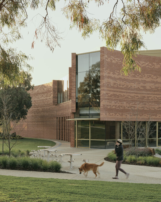 The Round Whitehorse Centre / Kerstin Thompson Architects + BKK Architects The Round Whitehorse Centre / Kerstin Thompson Architects + BKK Architects - Exterior Photography, Brick